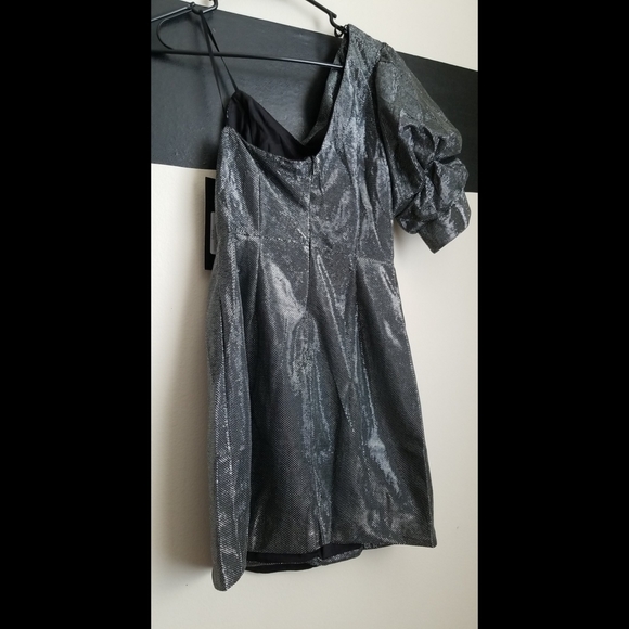 NEW LISTING! BRAND NEW WITH TAGS DO+BE Manhattan Puff Sleeves Dress - Picture 12 of 16